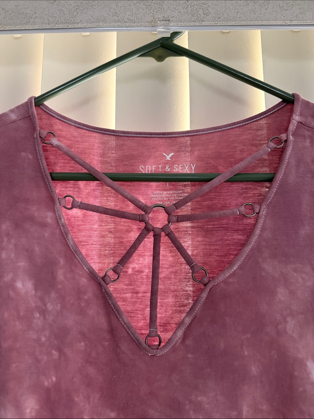 Mauve American Eagle V-Neck Short Sleeve Top with Strappy Detail sz Med - Picture 5 of 8